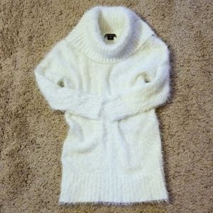💲HOLIDAY SALE💲 fuzzy white sweater